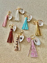 Load image into Gallery viewer, Glamorous Large Oyster Keychain with Premium Leather Tassel 7" (Lilac Floral)