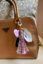 Load image into Gallery viewer, Glamorous Large Oyster Keychain with Premium Leather Tassel 7" (Lilac Floral)