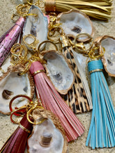 Load image into Gallery viewer, Glamorous Large Oyster Keychain with Premium Leather Tassel 7" (Gold)