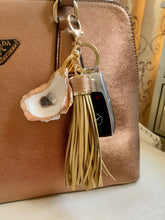 Load image into Gallery viewer, Glamorous Large Oyster Keychain with Premium Leather Tassel 7" (Gold)